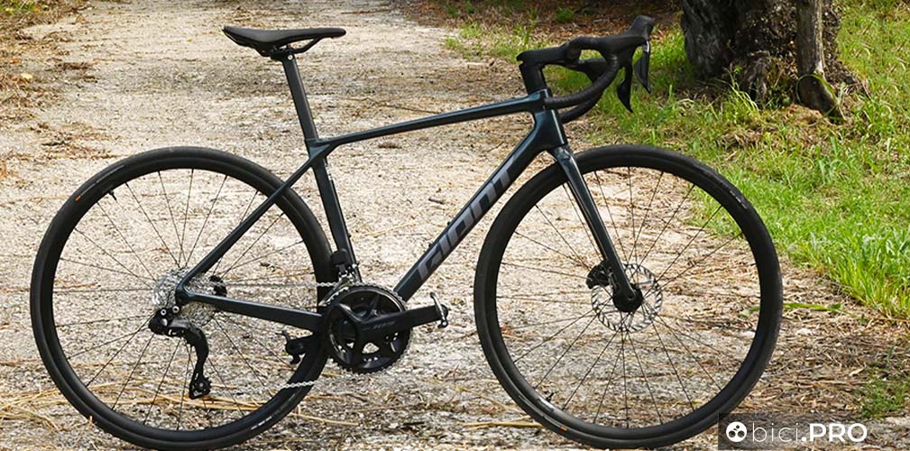 La Giant TCR Advanced: da questa stagione è disponibile anche nelle colorazioni Dreamy Blue (grigio) e Purple Haze (un blu elettrico)