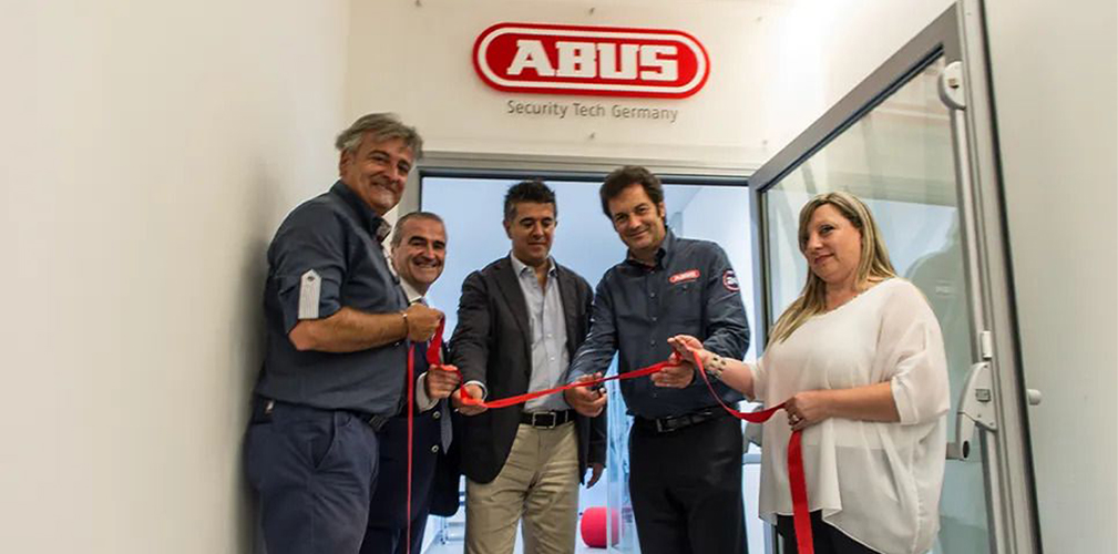 Anno 2000, si inaugura a Imola la sede di Abus Italia