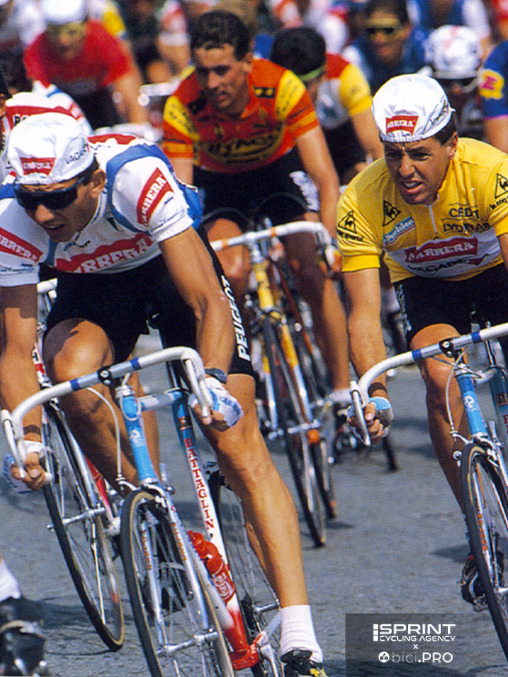 Il 26 luglio 1987, Stephen Roche chiude il Tour : sui Campi Elisi lo guida Ghirotto inmaglia Carrera
