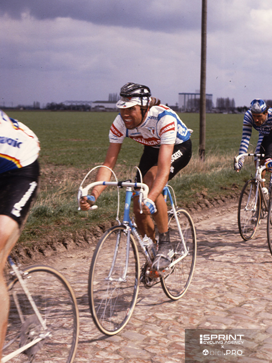 La Carrera copre tutto il calendario. Ecco Leali alla Roubaix del 1987