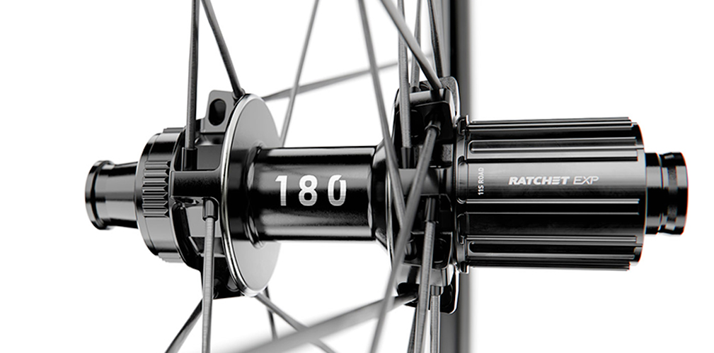 1174 grammi e raggi in carbonio. Le nuove DT Swiss da 38