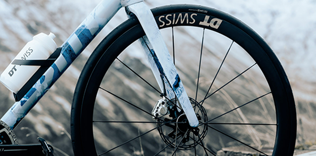 1174 grammi e raggi in carbonio. Le nuove DT Swiss da 38