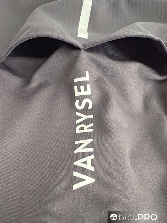 Van Rysel è anche sinonimo di abbigliamento ad alte prestazioni