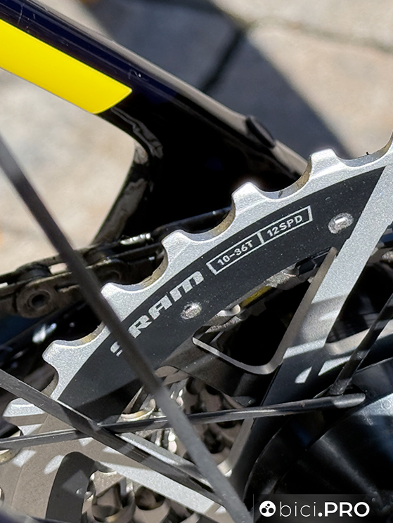 Monocorona e peso illegale, una Trek Madone così è intrigante