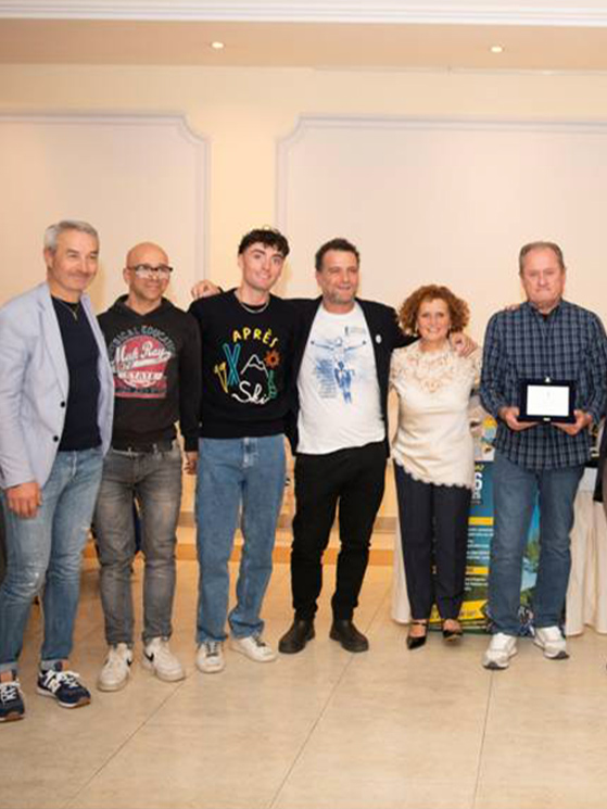 La Fondazione, la famiglia e i suoi amici. Accanto a Garofoli, Marco Scarponi e mamma Flavia