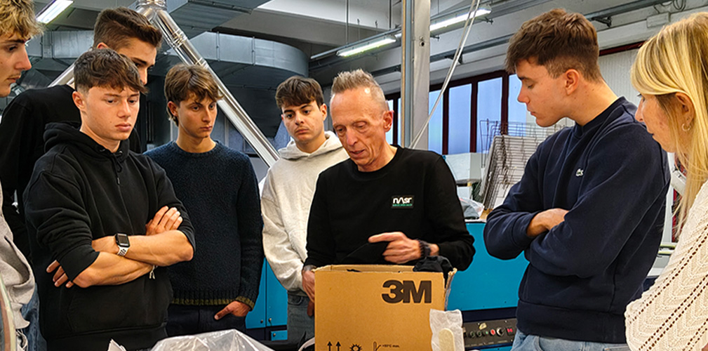 C'è tanta tecnologiadietro ongi lavorazione nell'abbigliamento ciclistico, dai fili ai tessuti