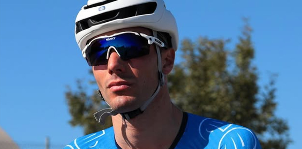 Il veneto milita nelle Fiamme Azzurre per quel che riguarda l'attività su pista