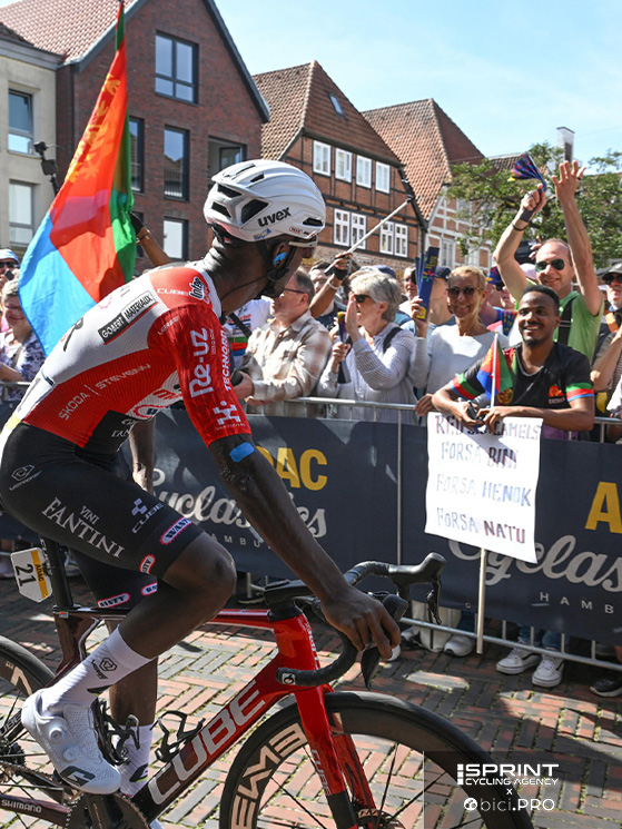 L'eritreo è uno dei ciclisti più amati e richiesti dai tifosi. Anche su questo conta la NSN Cycling