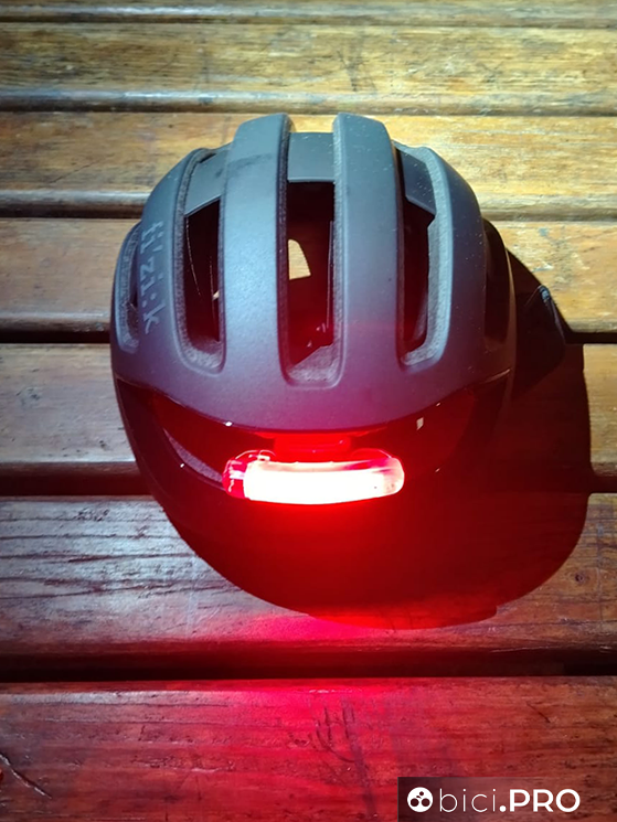 casco Kudo di Fizik luce posteriore