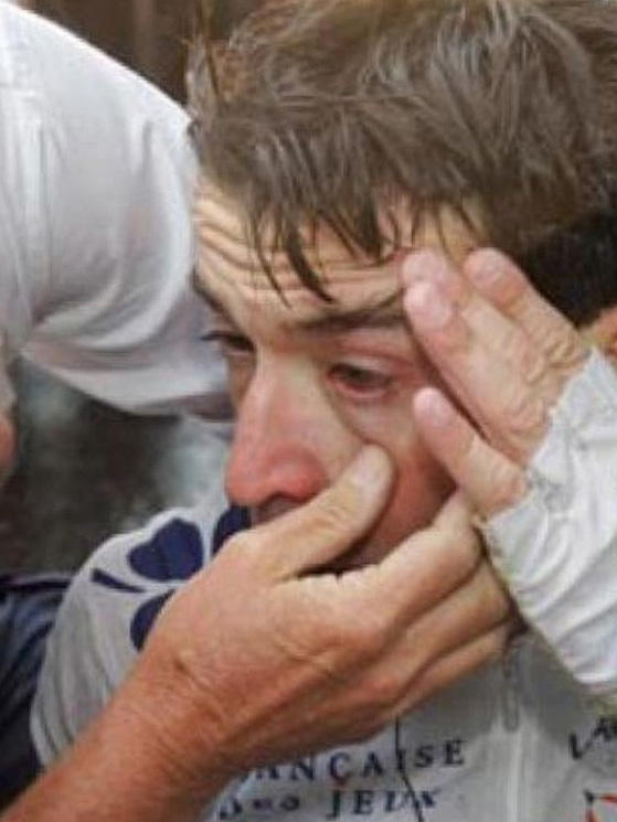 Mengin dopo la caduta costatagli la tappa al Tour. Un dolore per il manager della FDJ