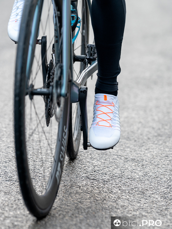 Una piuma, suola rigida e piede che respira, DMT Pogi's Superlight