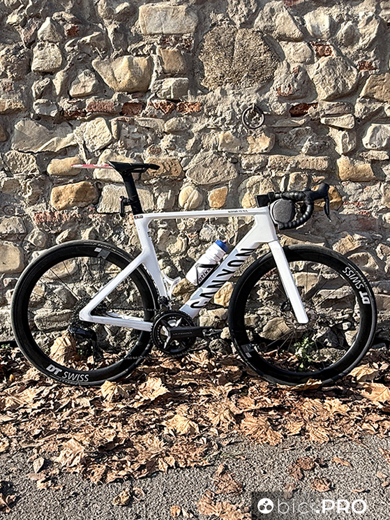 Due Canyon CF SLX a confronto, Aeroad e Ultimate