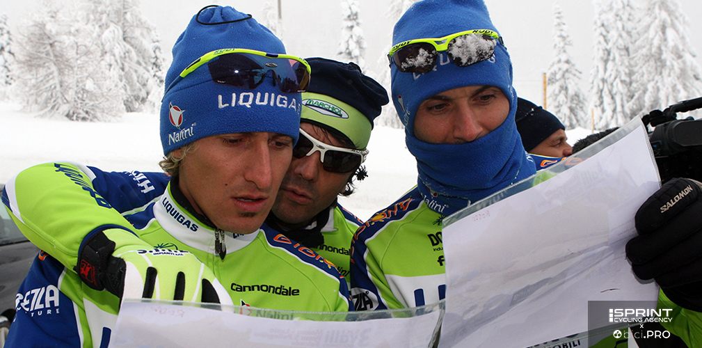 Con Pellizotti e Basso, nel ritiro invernale di Passo San Pellegrino 2009-2010 con la Liquigas: Conte è un diesse al debutto