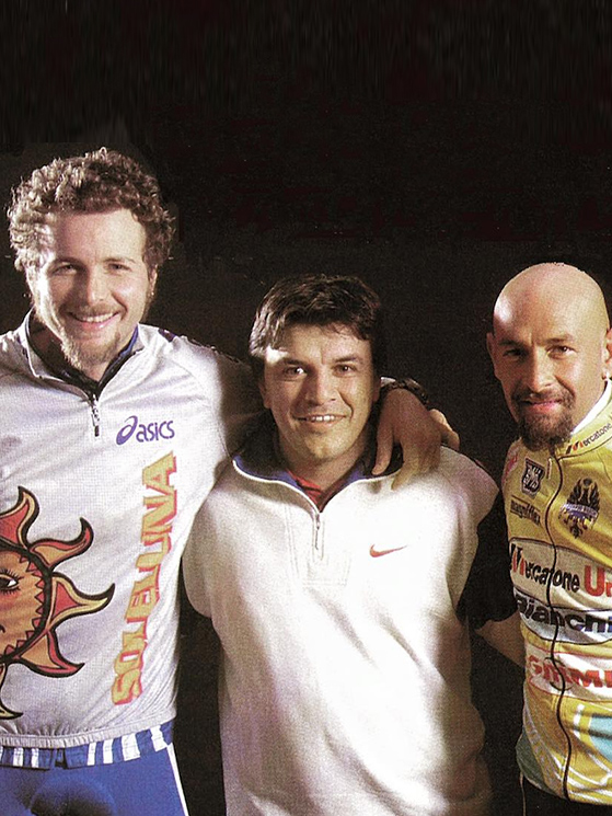 Pantani, Borra e Jovanotti: quando il cantante non era ancora star e si avvicinava al campione in punta dei piedi (immagine Facebook/Fisiology)