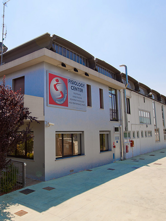 Il Fisiology Center di Forlì, creato da Fabrizio Borra nel 2007, si trova presso il casello della A14