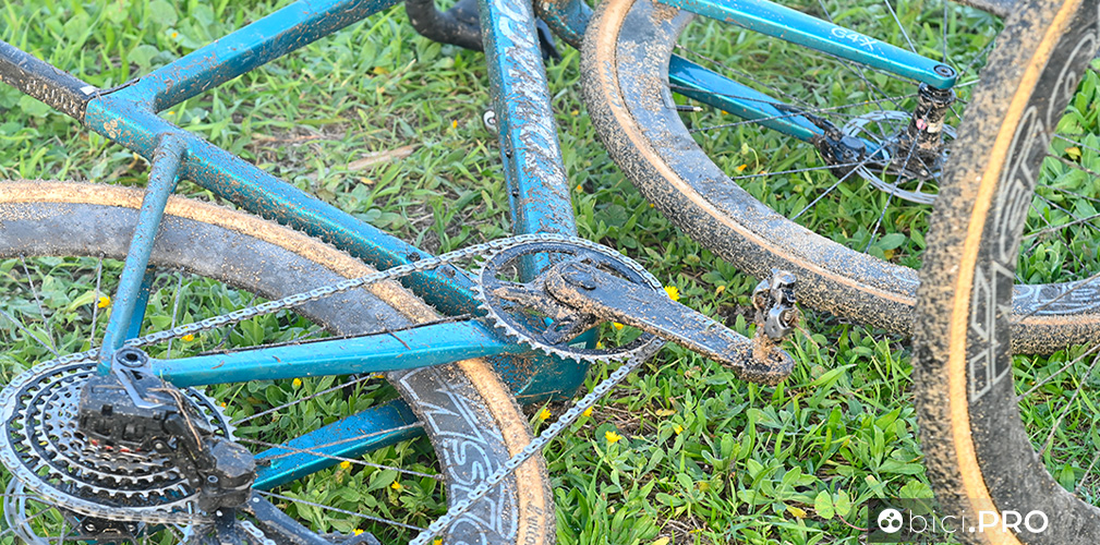 Anche la sua bici è ridotta maluccio: ogni quanti giri la cambieranno domani?