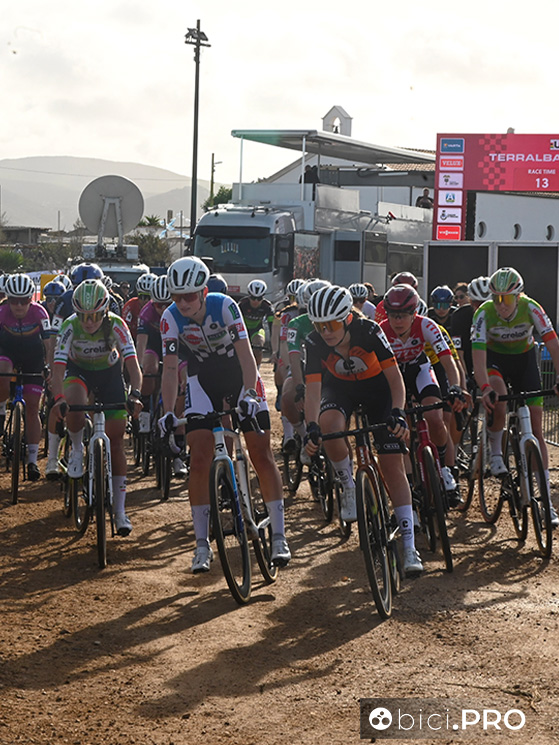 Partenza alle 13,15 dal porticciolo di Marceddì: 16 gradi