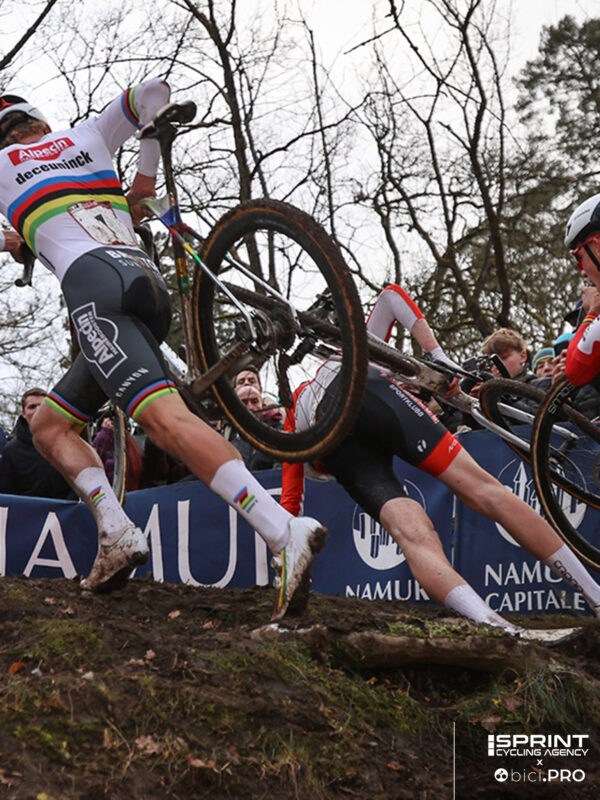 Coppa del mondo ciclocross, Namur, dicembre 2025, crampi Vilmar Aastrup, Mathieu Van der Poel (immagine photopress.be)