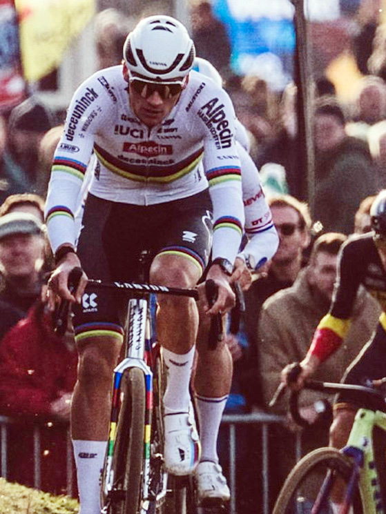 Dopo i 17.000 spettatori di Hofstade per Van der Poel e Van Aert, l'indomani a ZOlder senza l'iridato si è scesi a meno di 5.000 (immagine Instagram: mat_book)