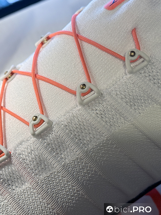 Una piuma, suola rigida e piede che respira, DMT Pogi's Superlight