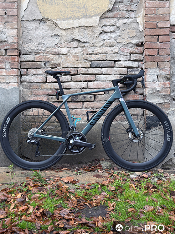 Due Canyon CF SLX a confronto, Aeroad e Ultimate