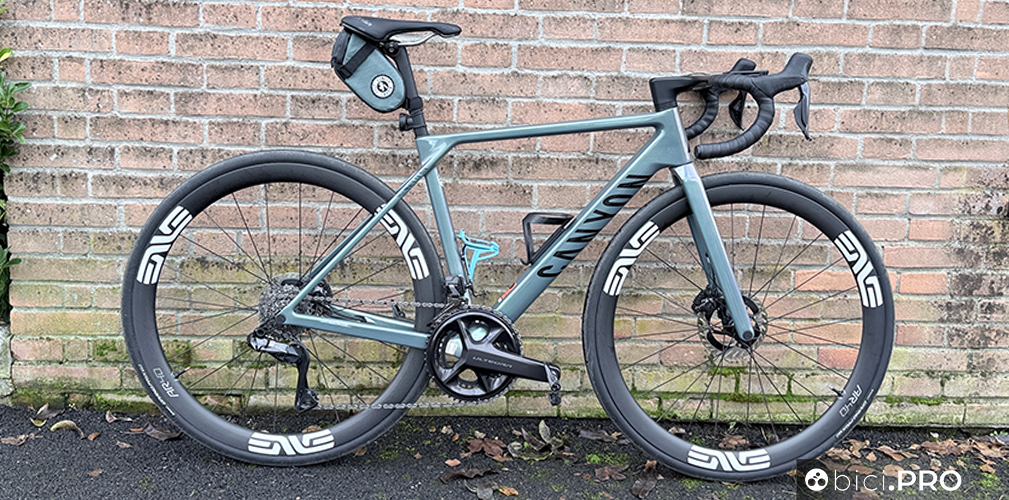Due Canyon CF SLX a confronto, Aeroad e Ultimate