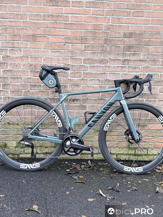 Due Canyon CF SLX a confronto, Aeroad e Ultimate
