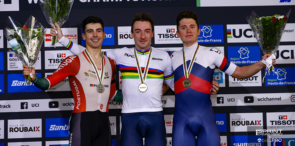 Nel 2021, Rostovtsev (a destra) ha conquistato il bronzo dietro Viviani e Leitao nel mondiale dell'eliminazione a Roubaix