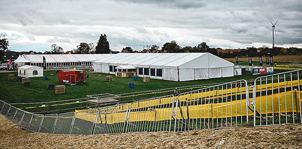 Superprestige, montaggio tendone per i tifosi (foto Flanders Classics)