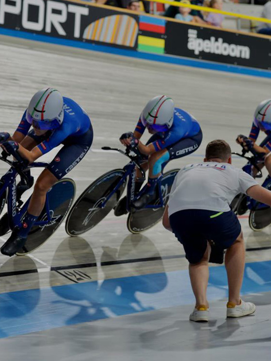Nel quartetto su pista la Bianchi ha ottenuto l'argento agli europei e ai mondiali junior 2025 (foto Facebook)