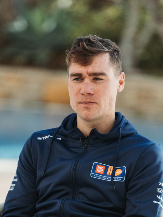 I destini del Team Picnic PostNL dipendono molto dal ritorno ai vertici di Fabio Jakobsen, qui nel media day (foto Facebook)