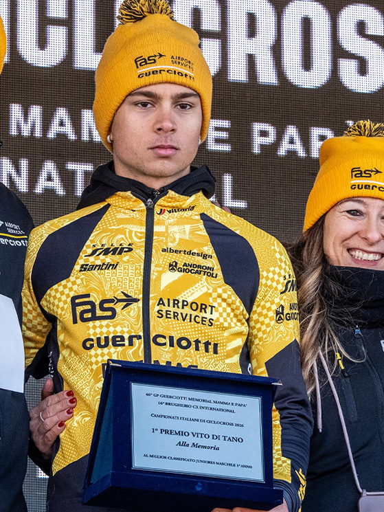 Dell'Olio sta riportando la Puglia ai vertici del ciclocross onorando la memoria di Vito Di Tano (foto Facebook)