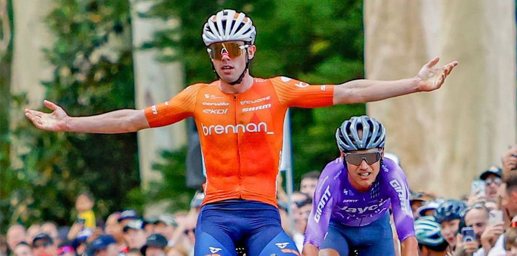 Lo sprint vincente di Eddy ai danni del favorito Plapp (foto JP Ronco -Australia Cycling Photography)