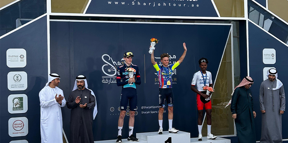 Il podio della quarta tappa del Tour of Sharjah con l'udinese fra Nespoli e l'eritreo Mulugeta (foto team)
