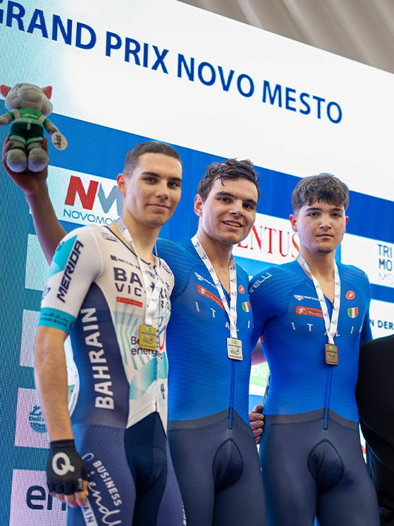 Il podio della prova di eliminazione, vinta battendo Erzen e l'altro azzurro Sporzon (foto FB)