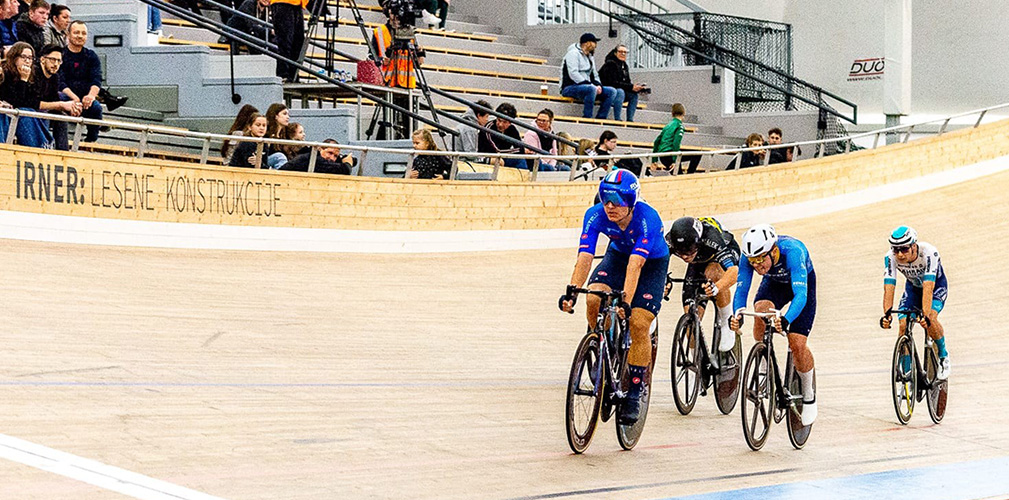 Lo sprint vincente nello scratch, prendendosi la rivincita sul danese Malmberg (foto FB)