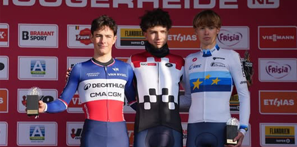 Il podio finale di Coppa con Pezzo Rosola con la maglia di vincitore e Grigolini terzo (foto UCI)