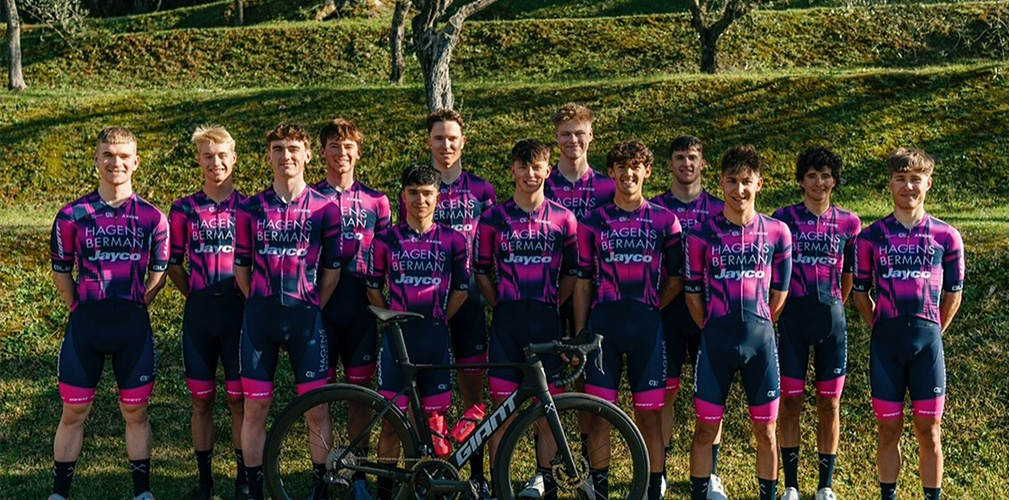 Il gruppo guidato da Merckx consta di 13 elementi, dei quali 3 italiani (foto FB)
