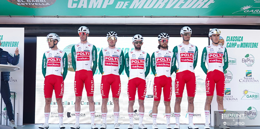 Dopo 147 con i pro', Pesenti (al centro) ha esordito da pro' nella Classica Camp de Morvedre in Spagna lo scorso 23 gennaio