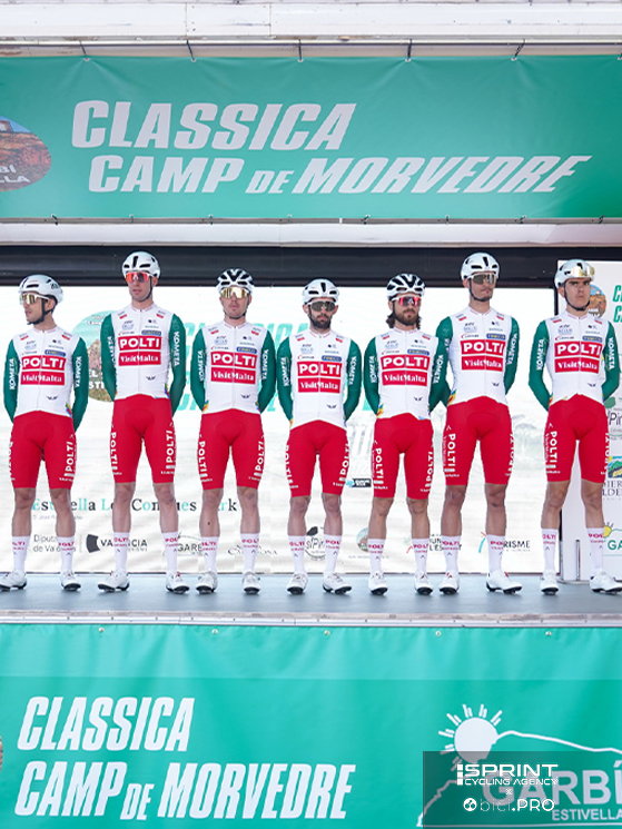 Dopo 147 con i pro', Pesenti (al centro) ha esordito da pro' nella Classica Camp de Morvedre in Spagna lo scorso 23 gennaio