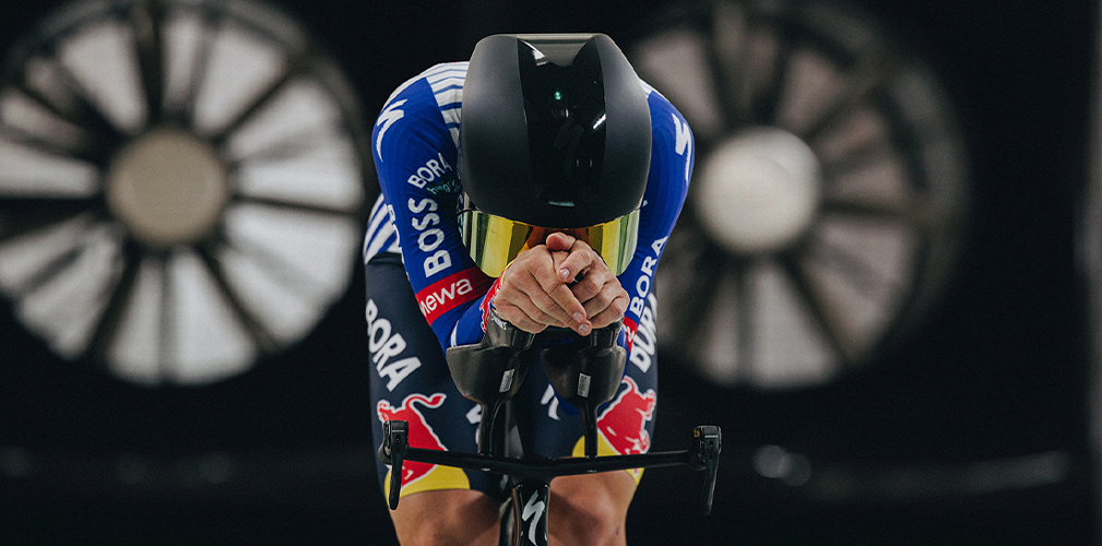 Abbigliamento Specialized per Red Bull galleria del vento