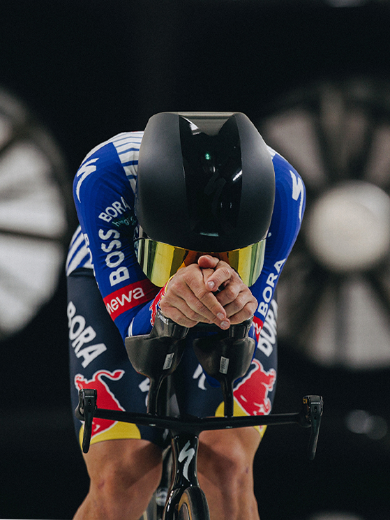 Abbigliamento Specialized per Red Bull galleria del vento