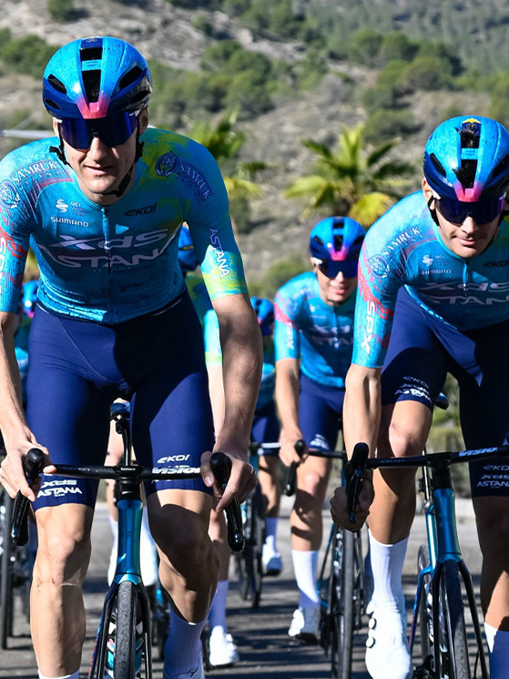 L'XDS Astana si presenta nel 2026 con animo più sereno, ma anche con ambizioni importanti