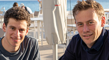 Alec Segaert approda alla Bahrain-Victorious e ritrova suo fratello Loic, uno dei diesse e coach della squadra (foto Charly Lopez)