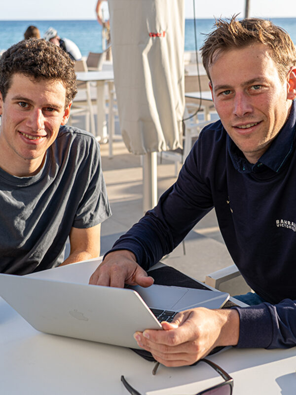 Alec Segaert approda alla Bahrain-Victorious e ritrova suo fratello Loic, uno dei diesse e coach della squadra (foto Charly Lopez)