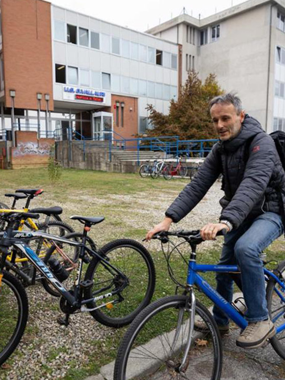 La domanda dello studente-ciclista va presentata attraverso l'insegnante di educazione fisica che sarà il suo tutor