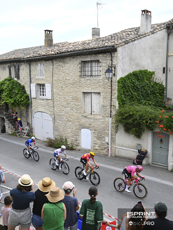 Tour 2025, per Albanese 148 km di fuga verso Valence. Presto inizierà a piovere, la tappa finirà in volata con vittoria di Milan