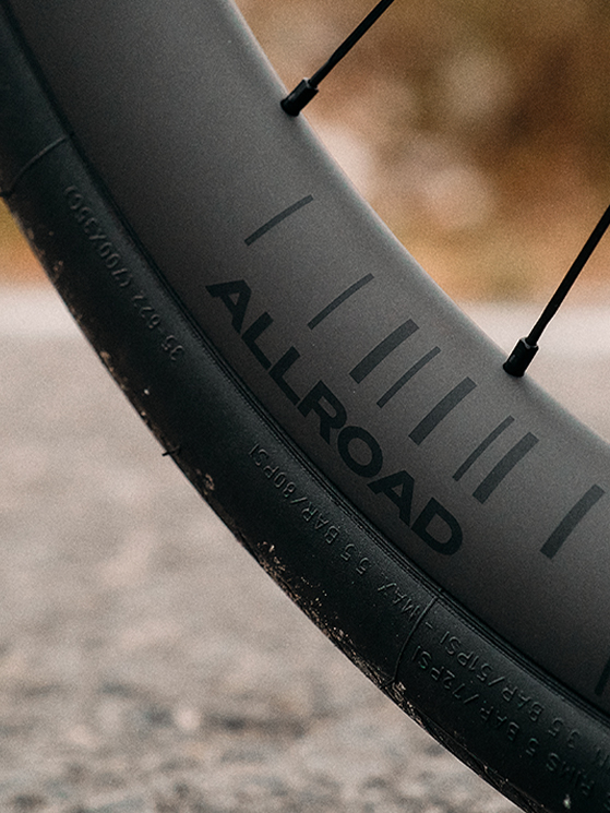 Deda Allroad Carbon, equilibrio e leggerezza