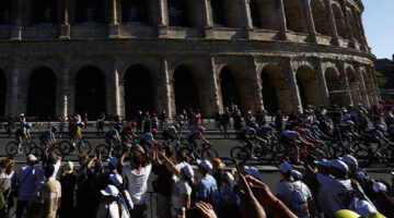Giro d'Italia 2025, Roma, Colosseo gruppo, ciclismo italiano