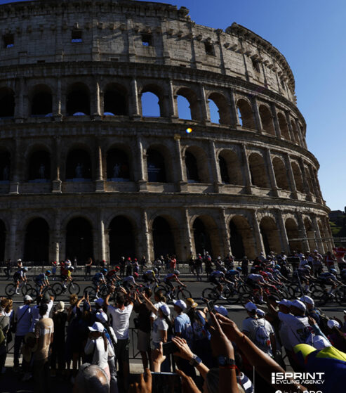 Giro d'Italia 2025, Roma, Colosseo gruppo, ciclismo italiano